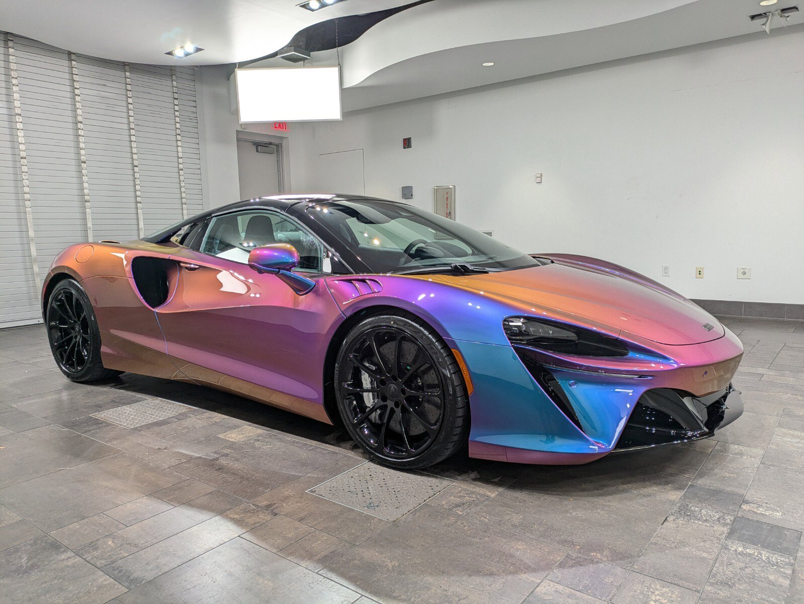 Used 2025 McLaren Artura Spider image 25