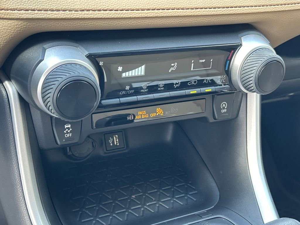 Used 2024 Toyota RAV4 LE image 21