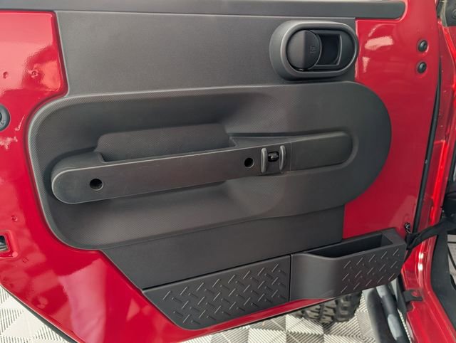 Used 2010 Jeep Wrangler Unlimited Rubicon w/ Dual Top Group image 10