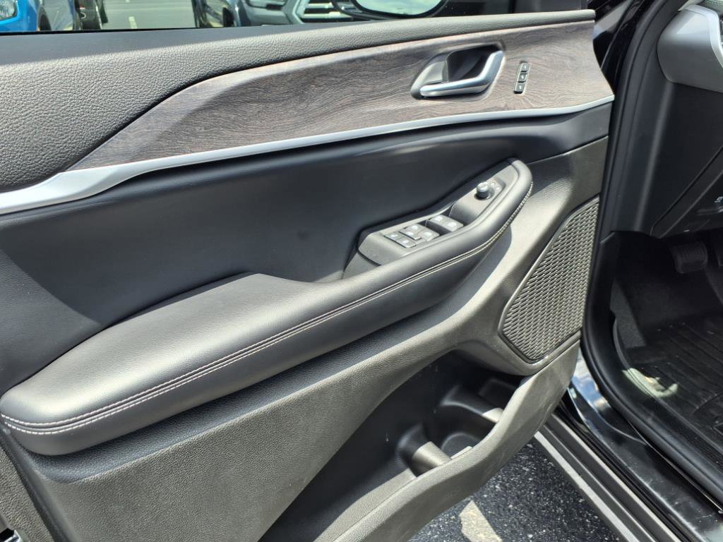 Used 2024 Jeep Grand Cherokee Limited w/ Black Appearance Package image 11