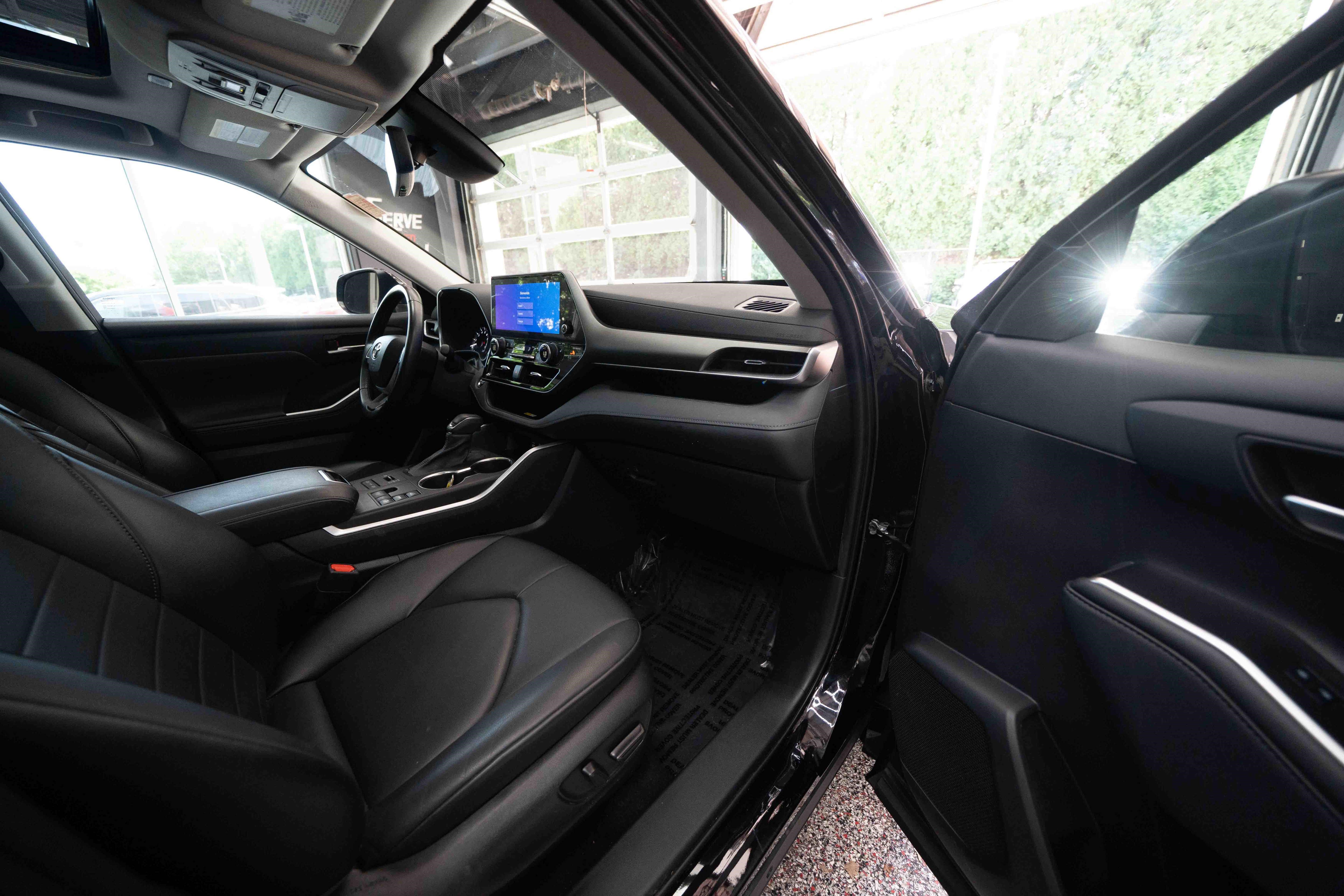 Used 2023 Toyota Highlander XLE AWD/4WD image 26