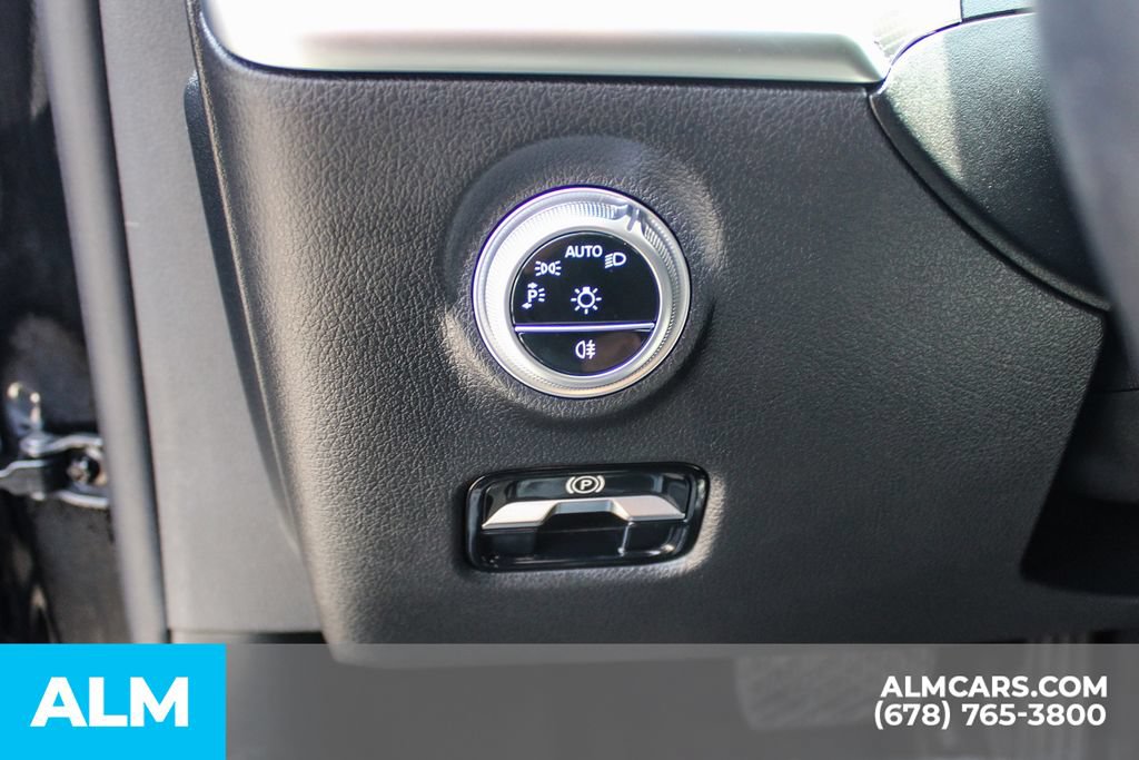 Used 2025 Mercedes-Benz C 300 Sedan image 29