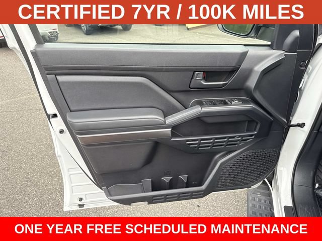 Used 2025 Toyota 4Runner SR5 AWD/4WD image 13