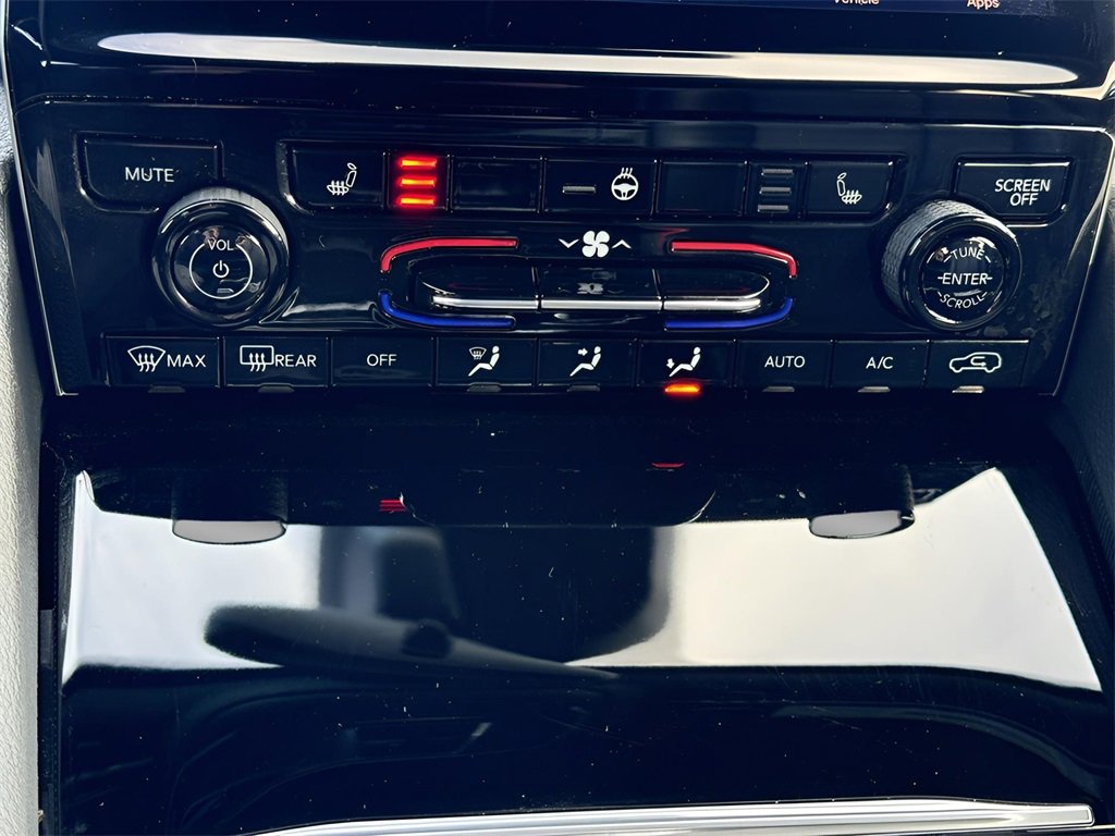 Used 2024 Jeep Grand Cherokee L Limited w/ Black Appearance Package image 16