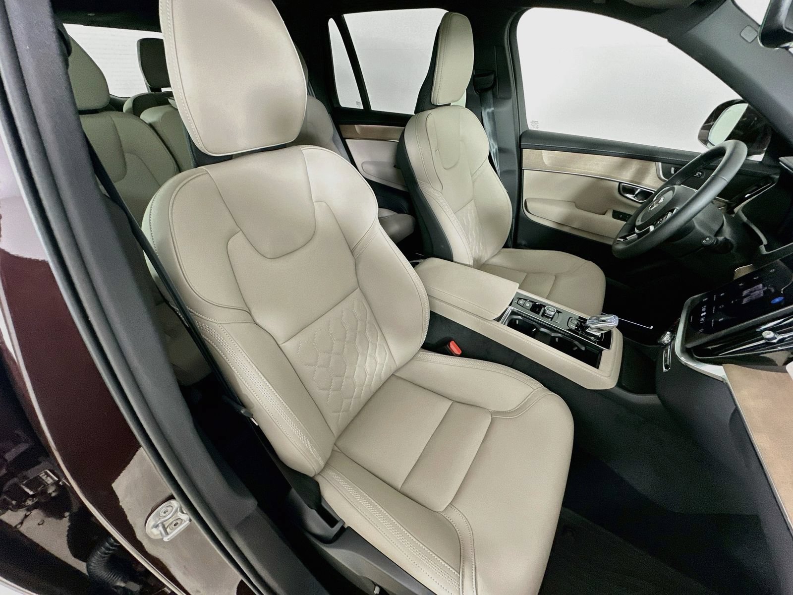 New 2026 Volvo XC90 B5 Core w/ Protection Package AWD/4WD image 44
