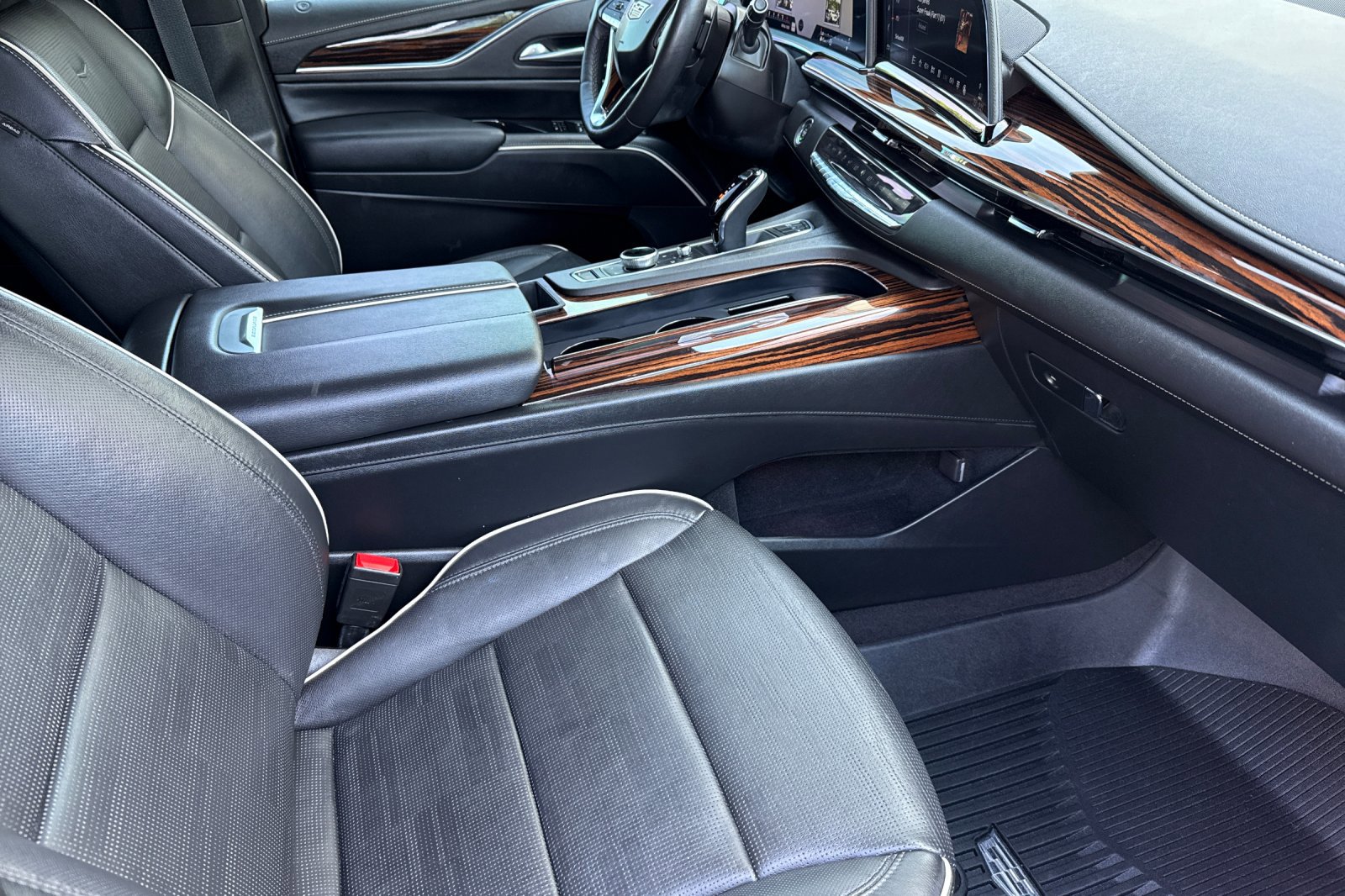 Used 2023 Cadillac Escalade ESV Premium Luxury w/ Performance Package image 21