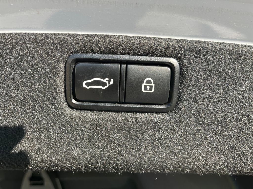 Used 2015 Hyundai Genesis 3.8 w/ Option Group 02 image 14