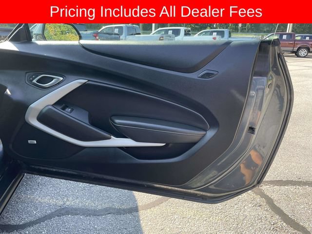 Used 2021 Chevrolet Camaro LT w/ Technology Package RWD image 17