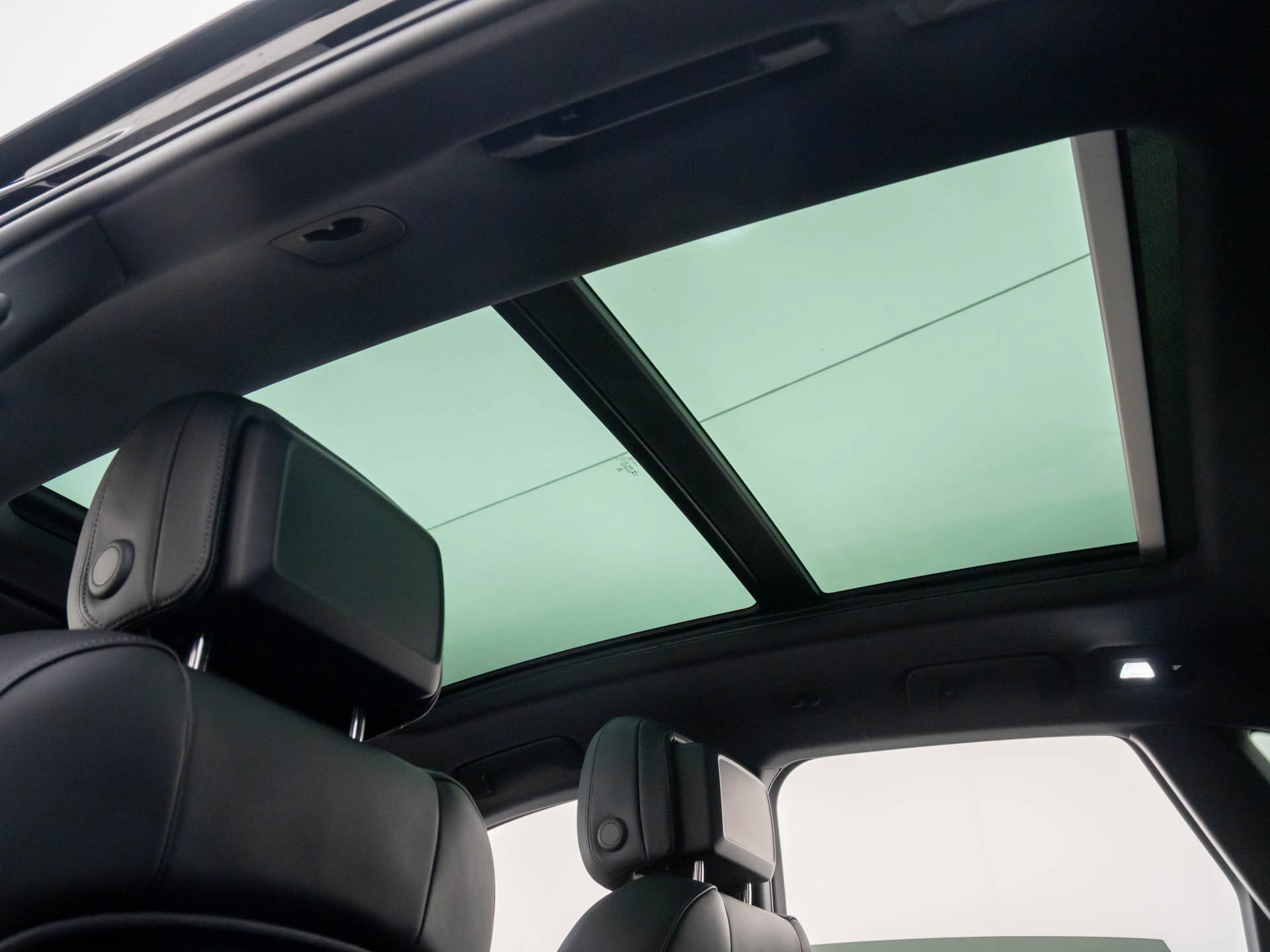 Certified 2026 Porsche Macan AWD/4WD image 18