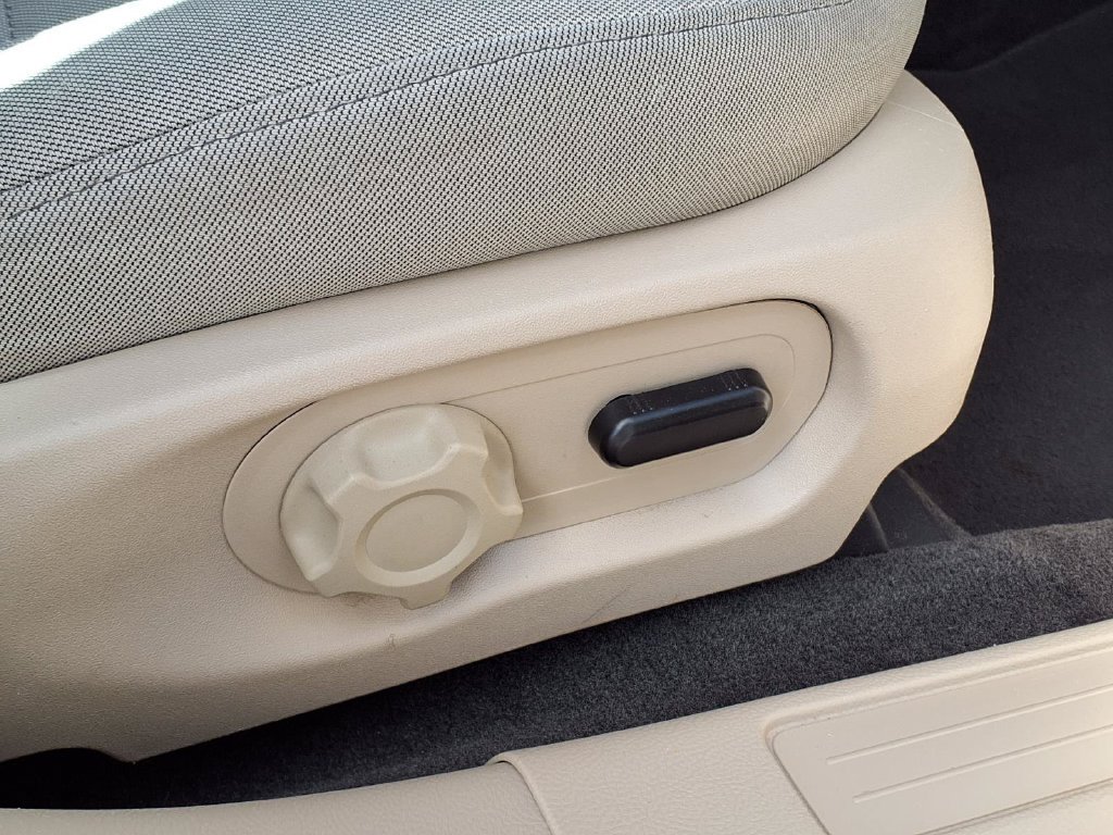 Used 2017 Ford Taurus SE FWD image 15