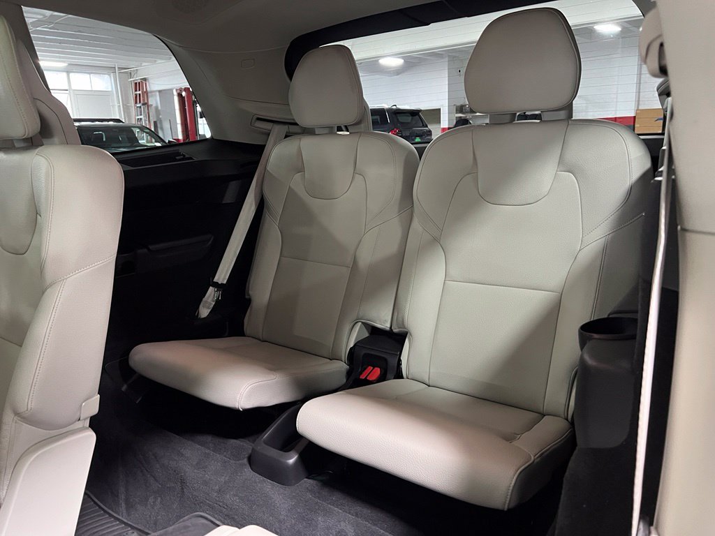 Used 2020 Volvo XC90 T6 Momentum w/ Protection Package Premier AWD/4WD image 19