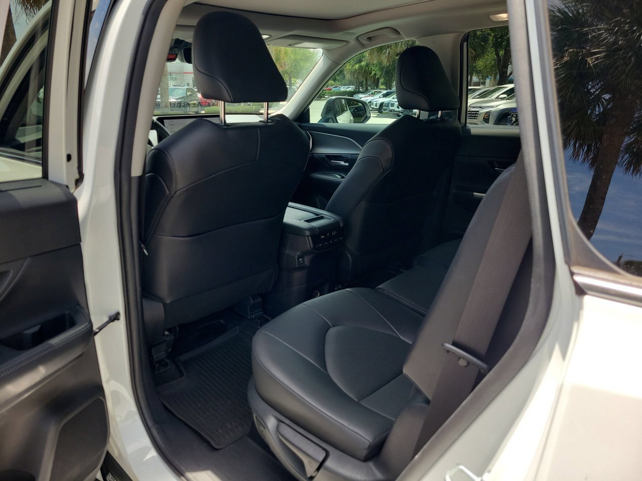 Used 2024 Toyota Grand Highlander AWD Hybrid image 10