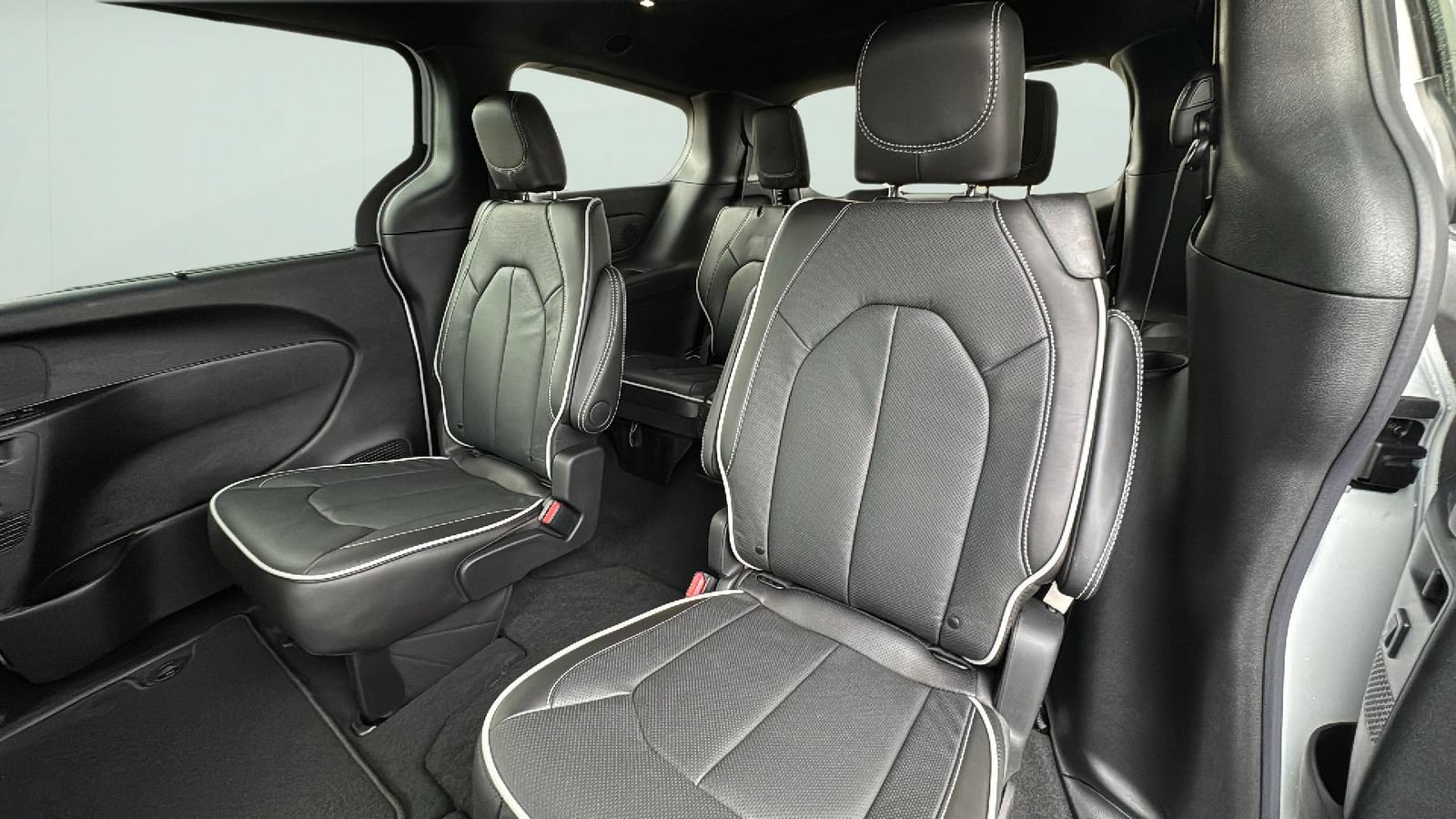 New 2026 Chrysler Pacifica Limited w/ S Appearance Package FWD image 28