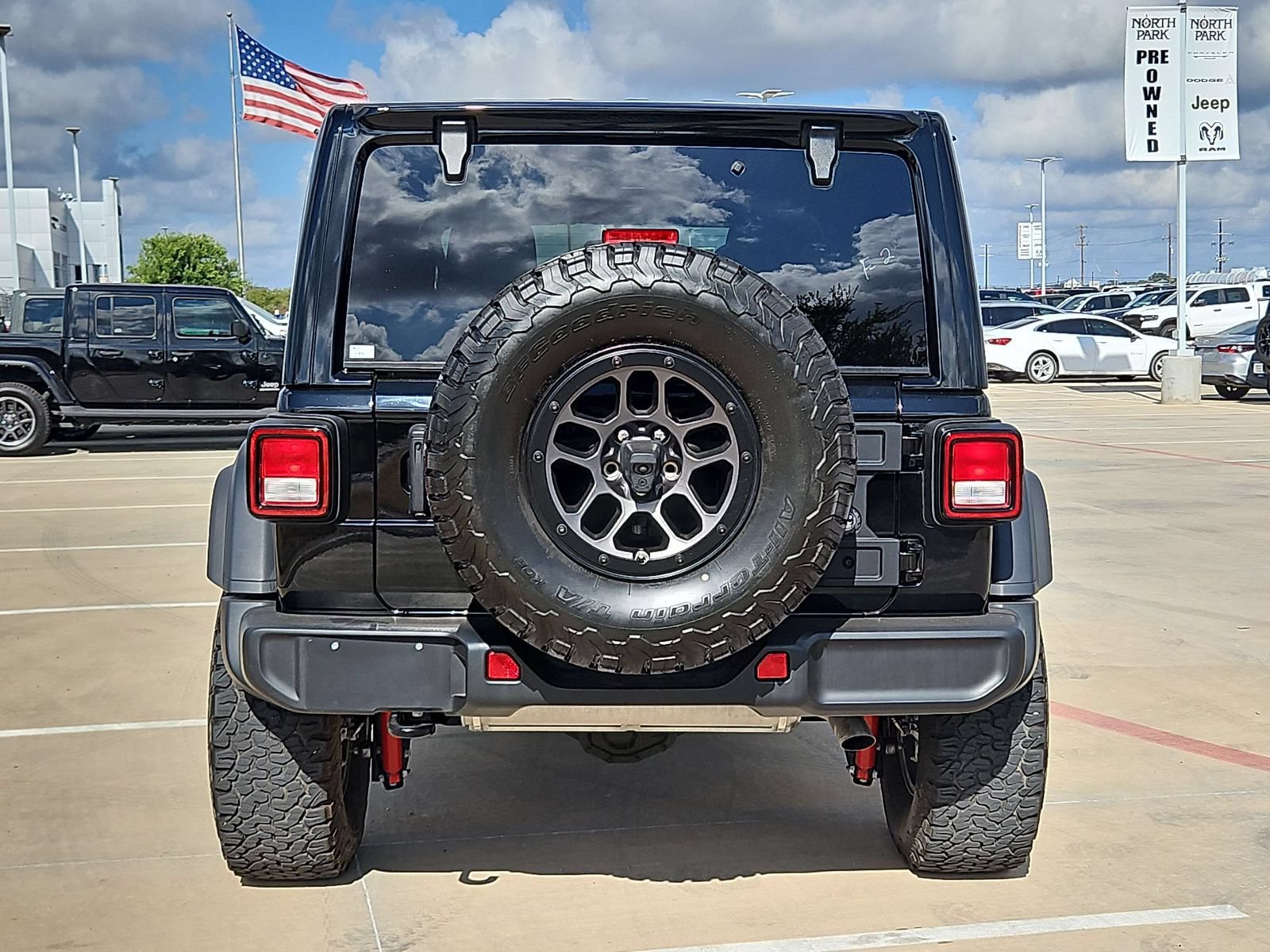 Used 2023 Jeep Wrangler Unlimited Sport AWD/4WD image 4
