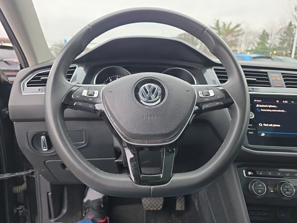 Used 2020 Volkswagen Tiguan SE w/ Panoramic Sunroof Package image 14