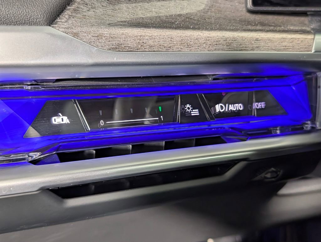 Used 2023 BMW i7 xDrive60 w/ Executive Package 2 AWD/4WD image 30