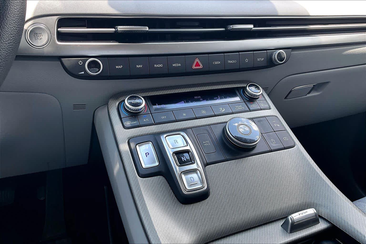 Used 2025 Hyundai Palisade SE FWD image 31