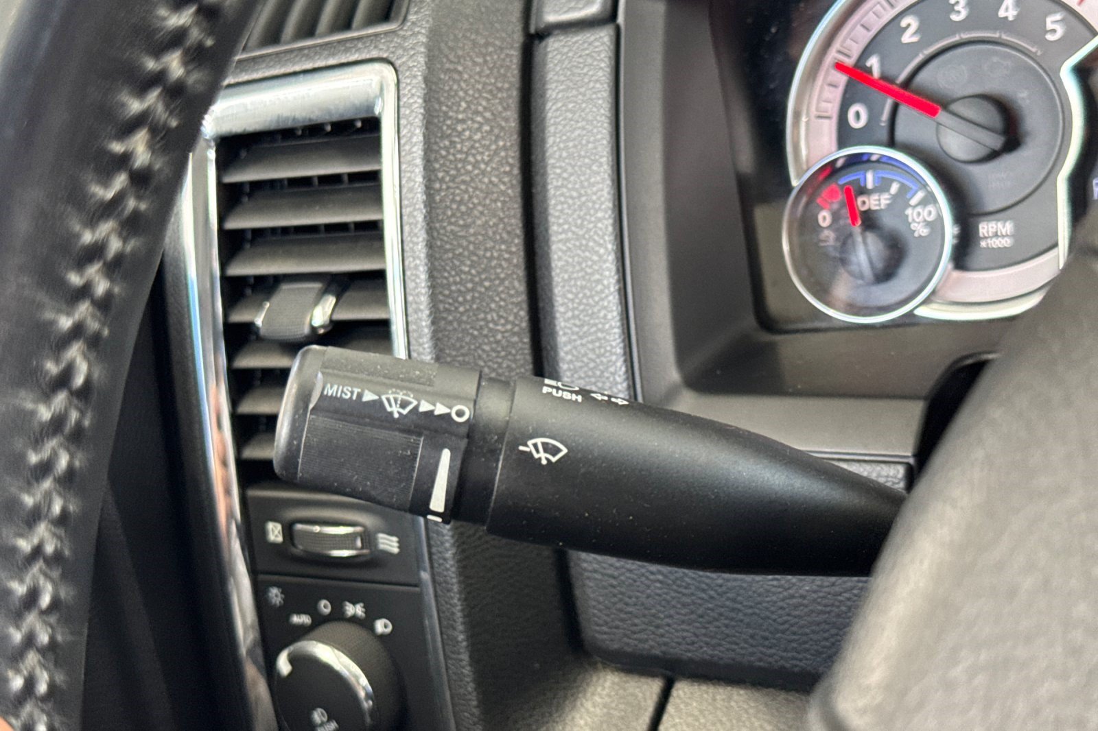 Used 2019 RAM 1500 Laramie AWD/4WD image 31