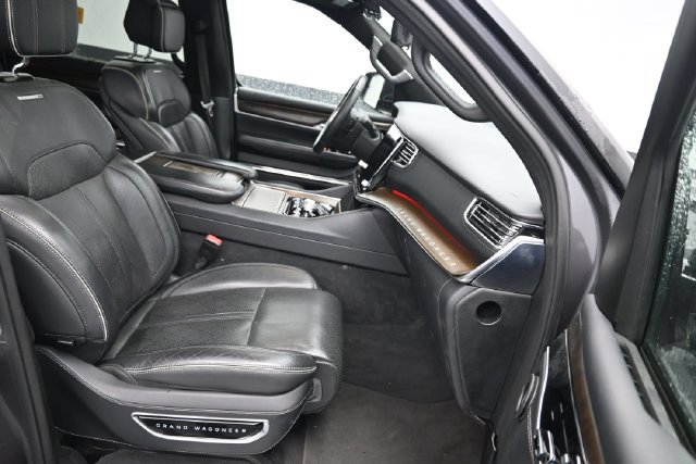 Used 2023 Jeep Grand Wagoneer L Series II AWD/4WD image 12