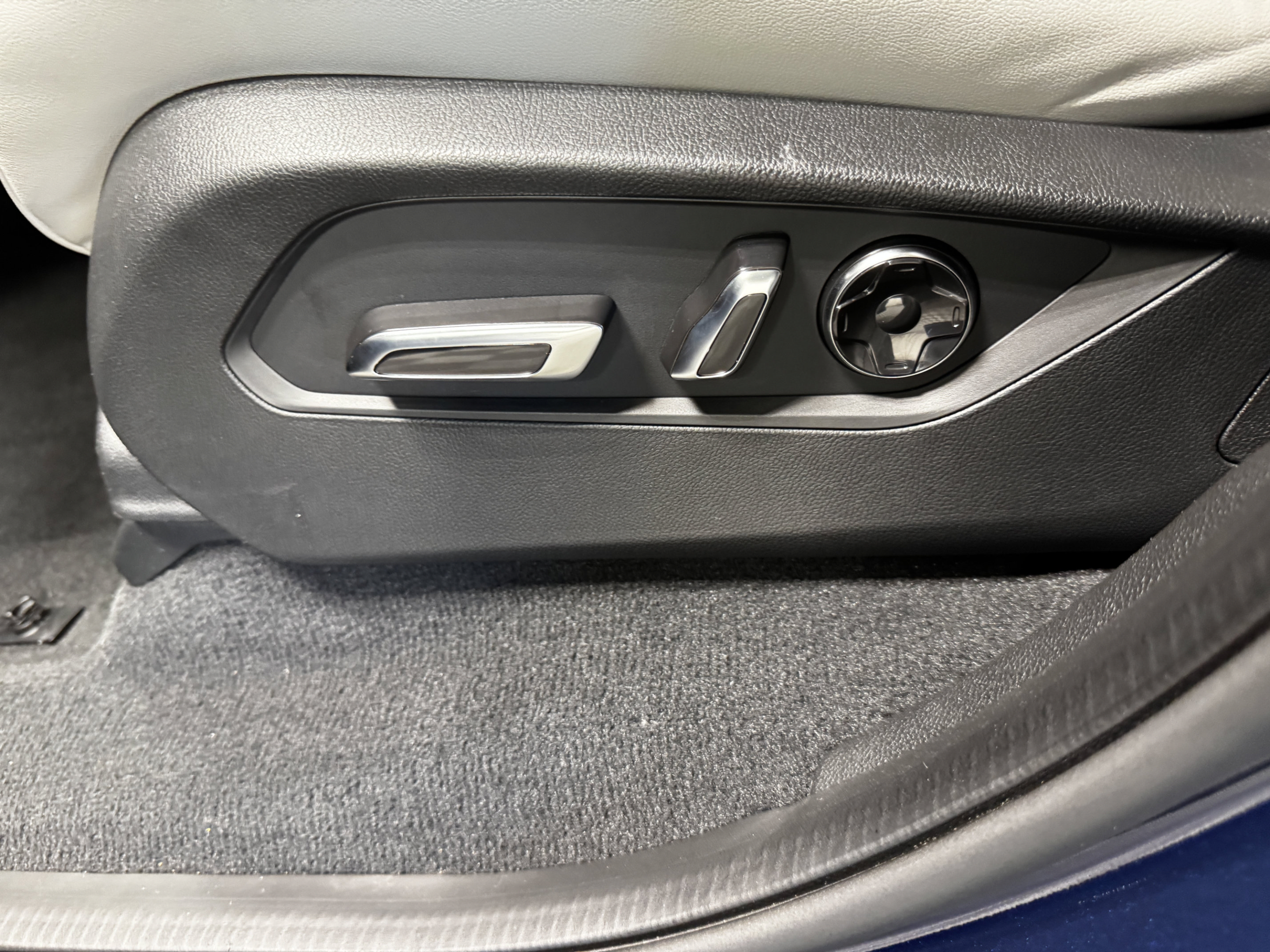 Used 2023 Acura MDX w/ Technology Package FWD image 31