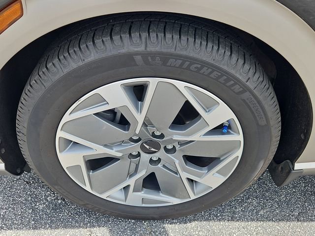 Used 2024 Genesis GV60 RWD image 10