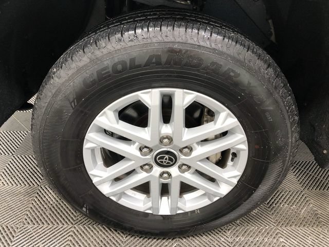 Used 2022 Toyota Tundra SR5 w/ SR5 Convenience Package AWD/4WD image 27