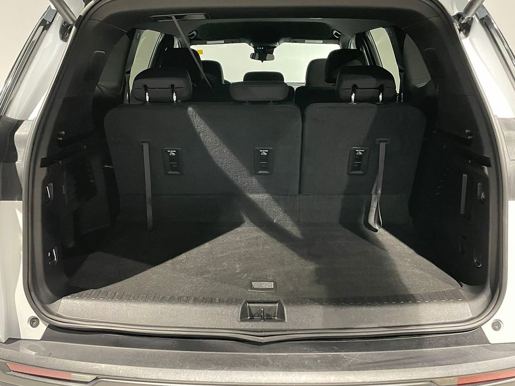 Used 2025 GMC Acadia Elevation image 5