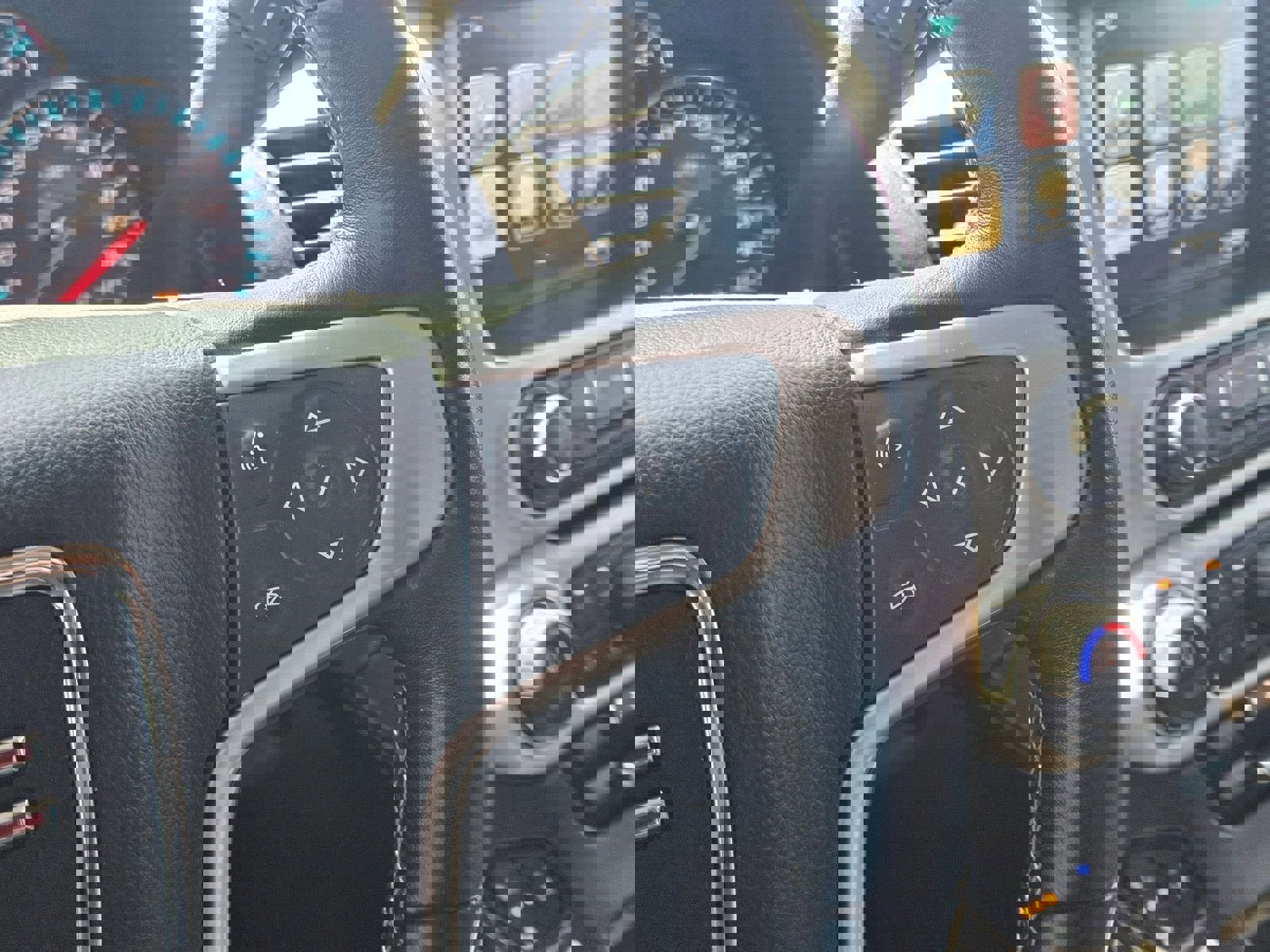 Used 2019 GMC Yukon XL SLT w/ Open Road Package image 13