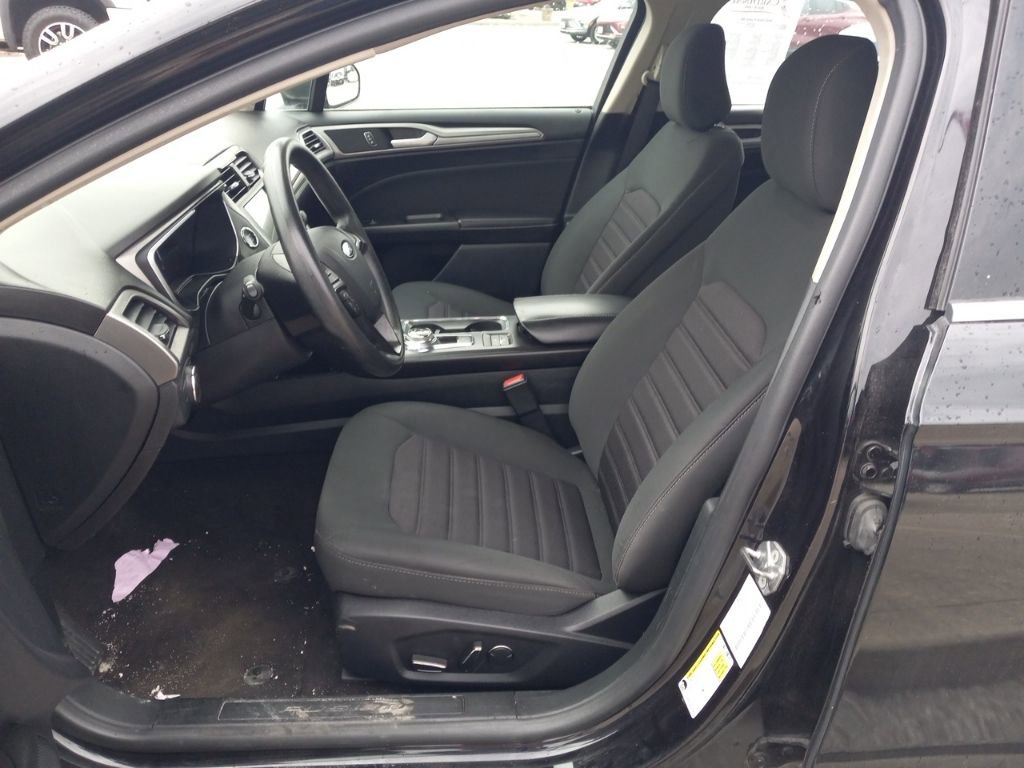 Used 2020 Ford Fusion SE image 18