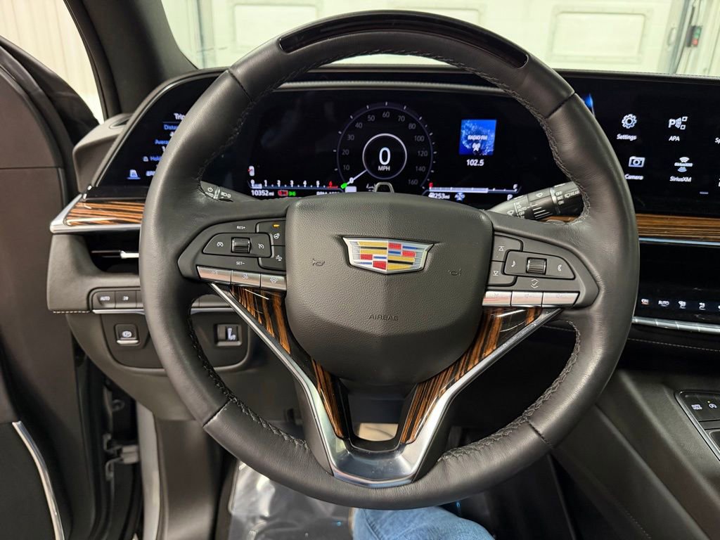 Used 2024 Cadillac Escalade ESV Premium Luxury image 43