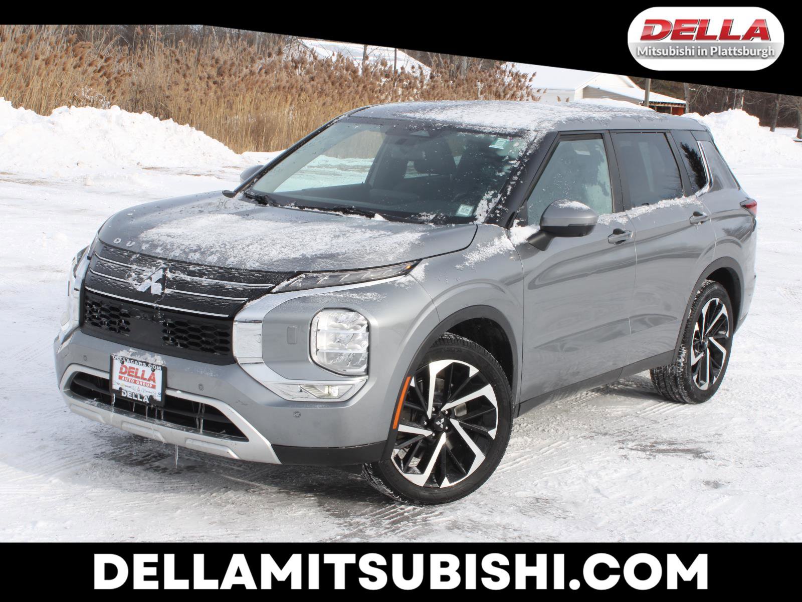 Used 2022 Mitsubishi Outlander SE image 1