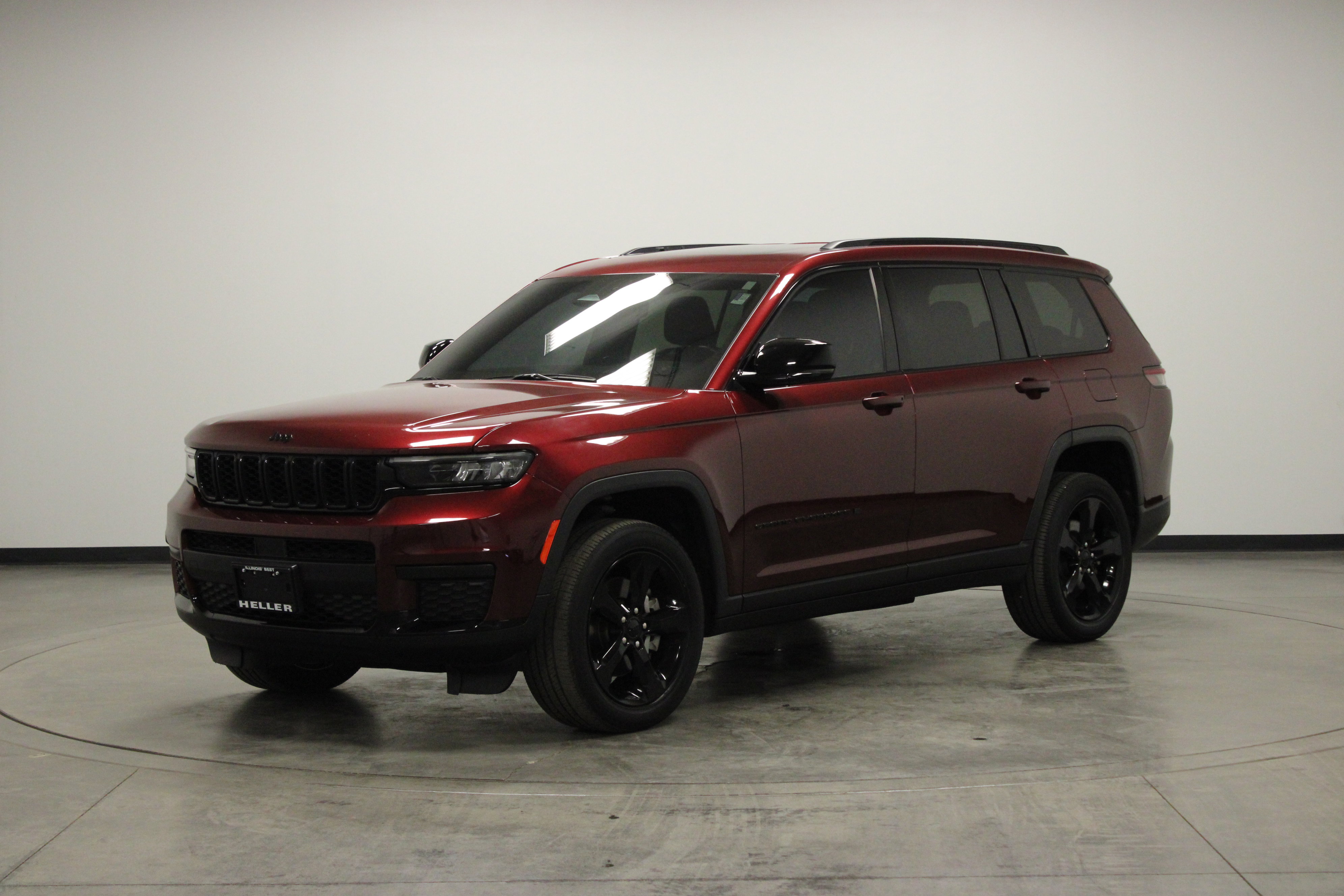 Used 2022 Jeep Grand Cherokee L Laredo image 4