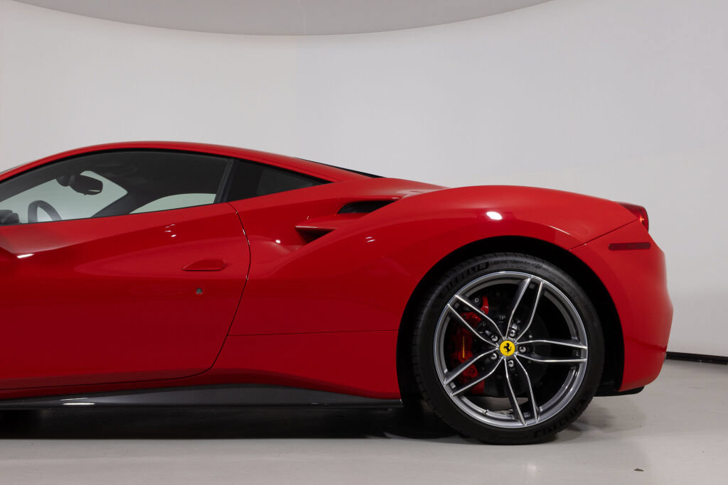 Certified 2018 Ferrari 488 GTB RWD image 17
