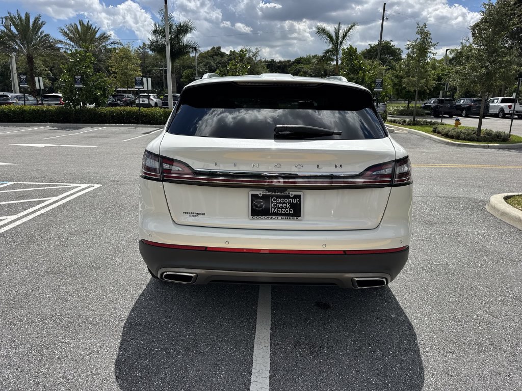 Used 2022 Lincoln Nautilus FWD image 2