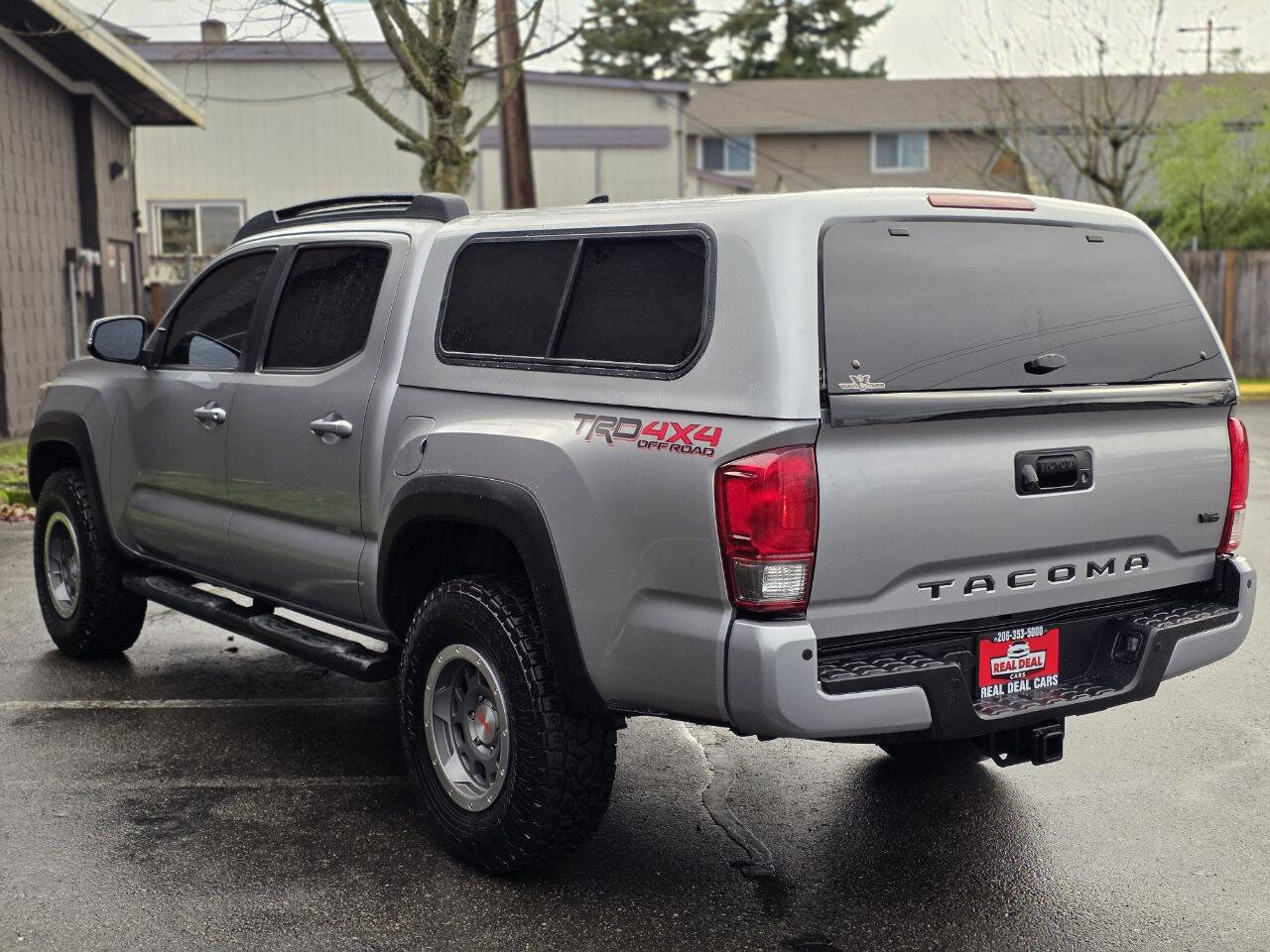 Used 2017 Toyota Tacoma TRD Off-Road image 4
