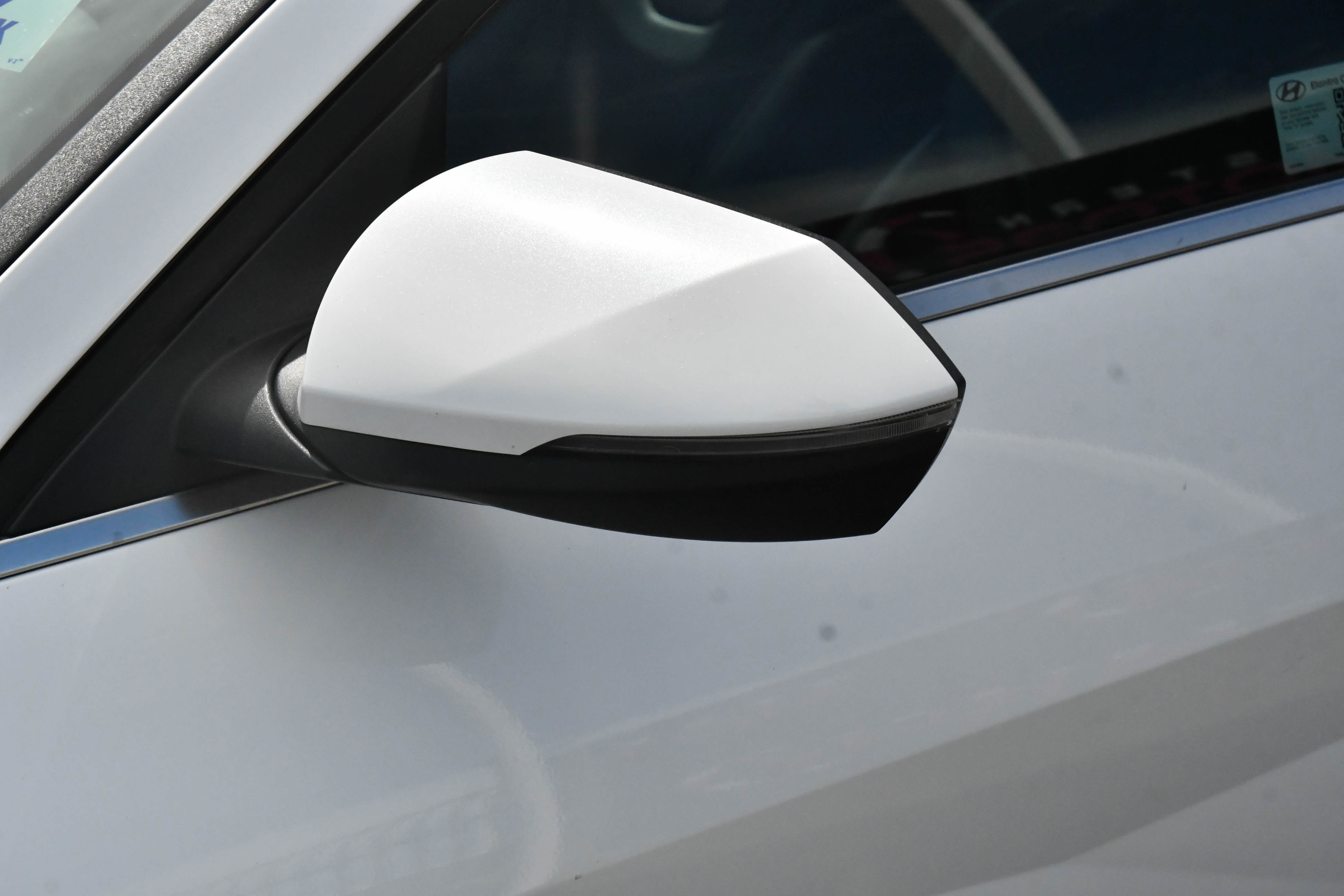 Used 2025 Hyundai Elantra Limited image 13