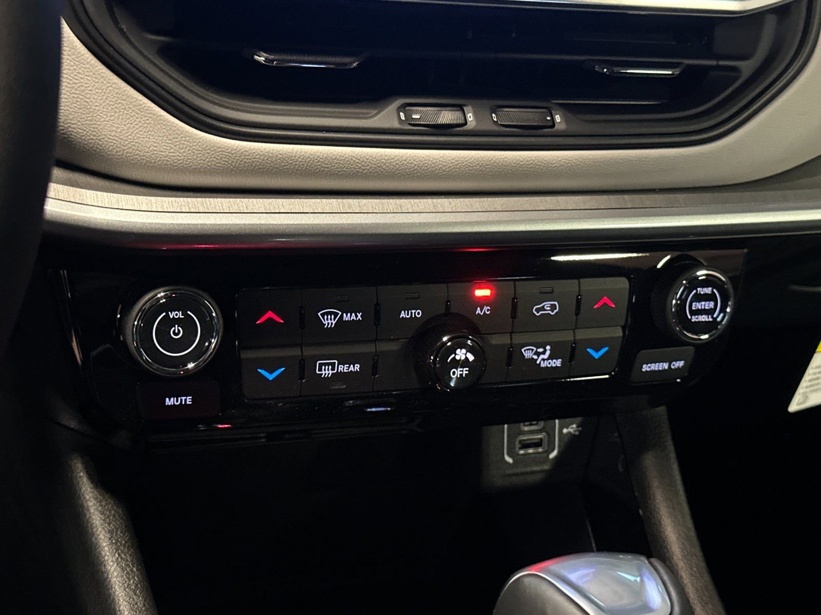 New 2026 Jeep Compass Limited image 19