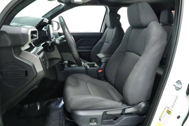 Used 2025 Toyota Tacoma SR5 AWD/4WD image 29