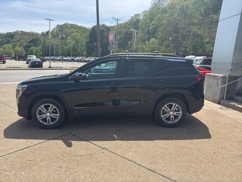 Used 2022 GMC Terrain SLE w/ Driver Convenience Package AWD/4WD image 4