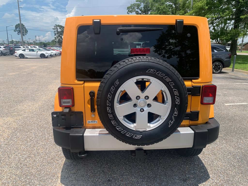 Used 2012 Jeep Wrangler Unlimited Sahara w/ Max Tow Pkg AWD/4WD image 6