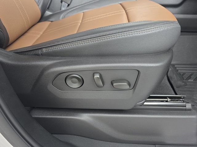 Used 2025 Chevrolet Silverado 1500 High Country w/ Technology Package AWD/4WD image 61