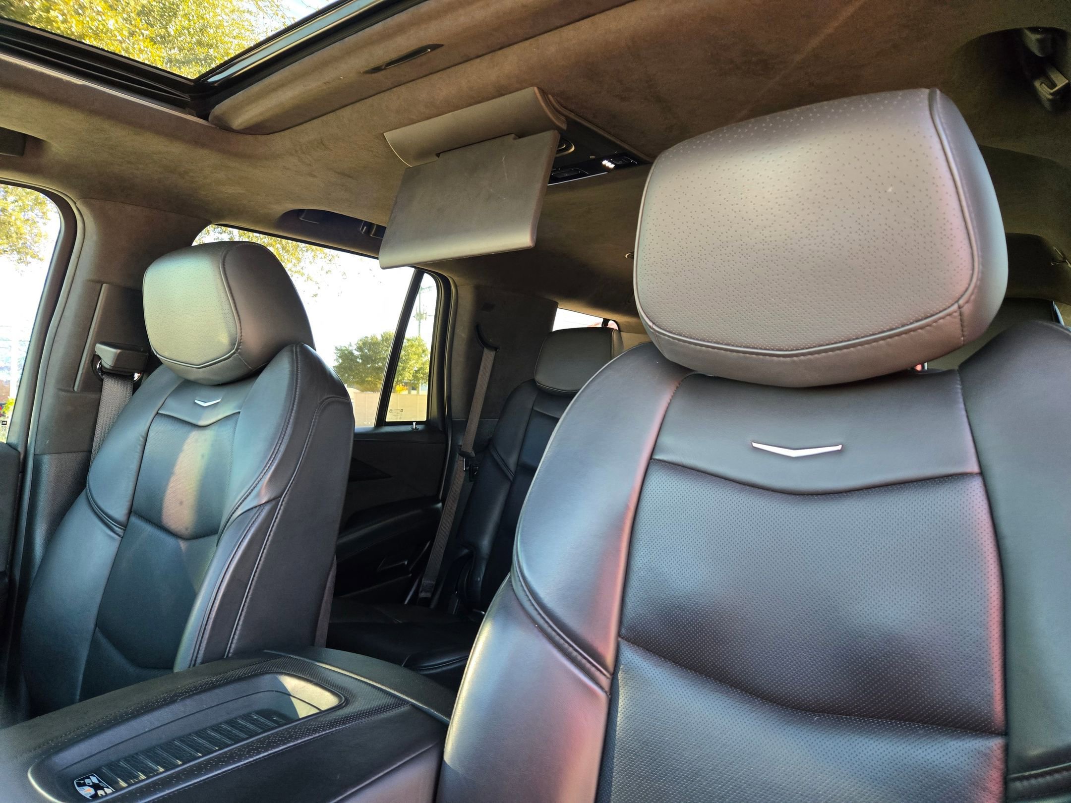 Certified 2020 Cadillac Escalade Platinum w/ Escalade Sport Edition image 13