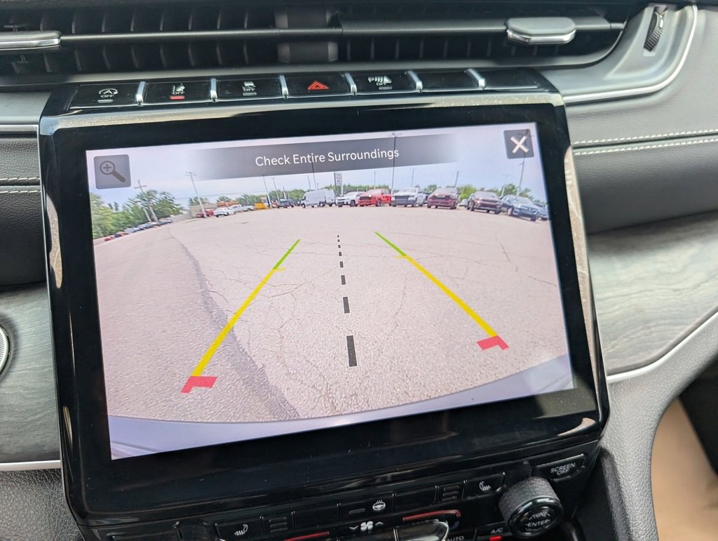 Used 2024 Jeep Grand Cherokee Limited image 26