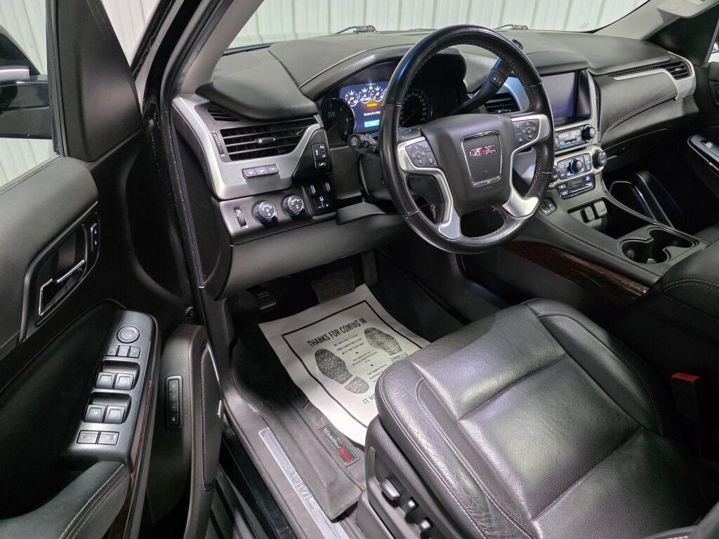 Used 2019 GMC Yukon XL SLT w/ Graphite Performance Edition AWD/4WD image 6