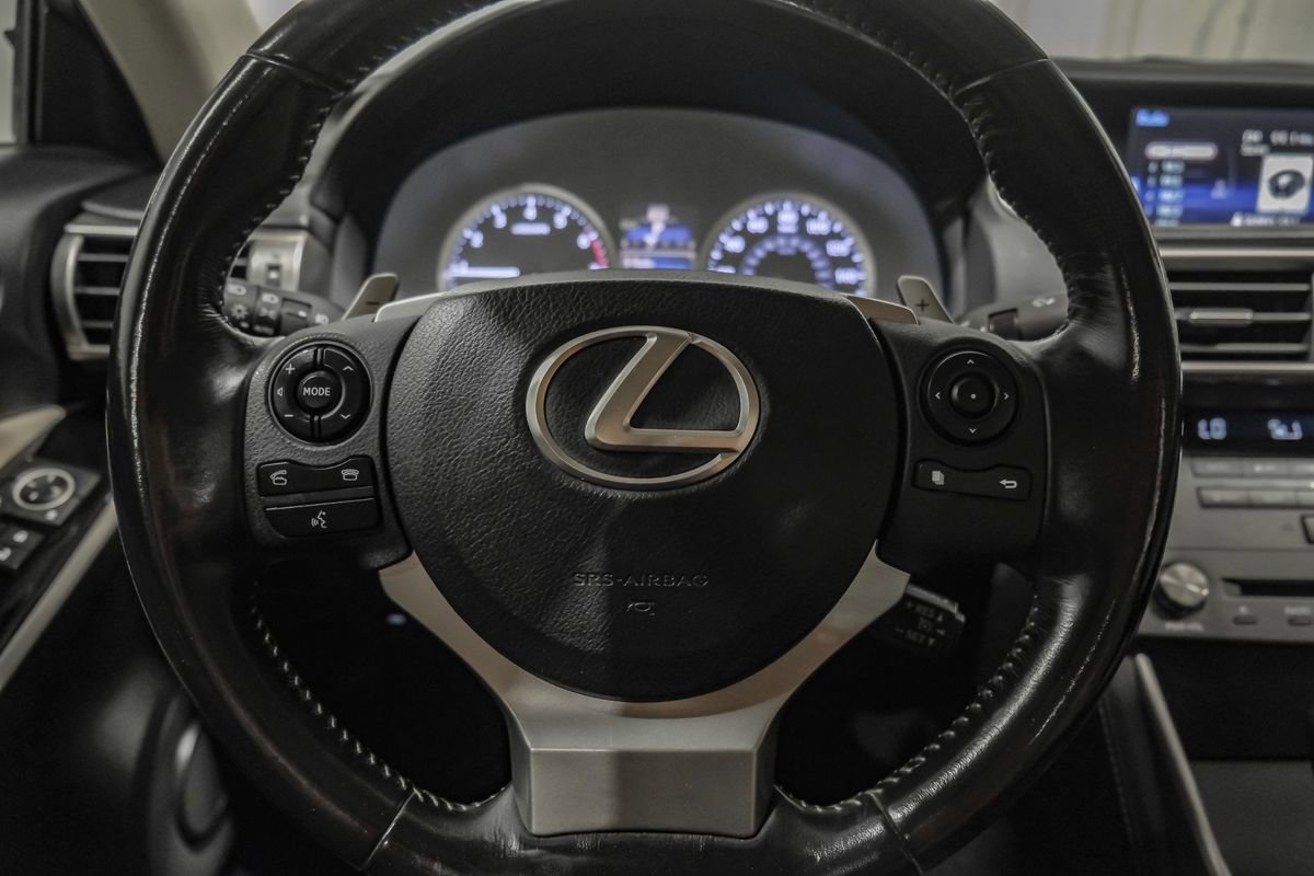 Used 2016 Lexus IS 200t RWD image 11