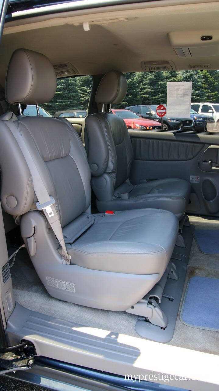 Used 2010 Toyota Sienna XLE Limited w/ XLE Limited Pkg 2 AWD/4WD image 18