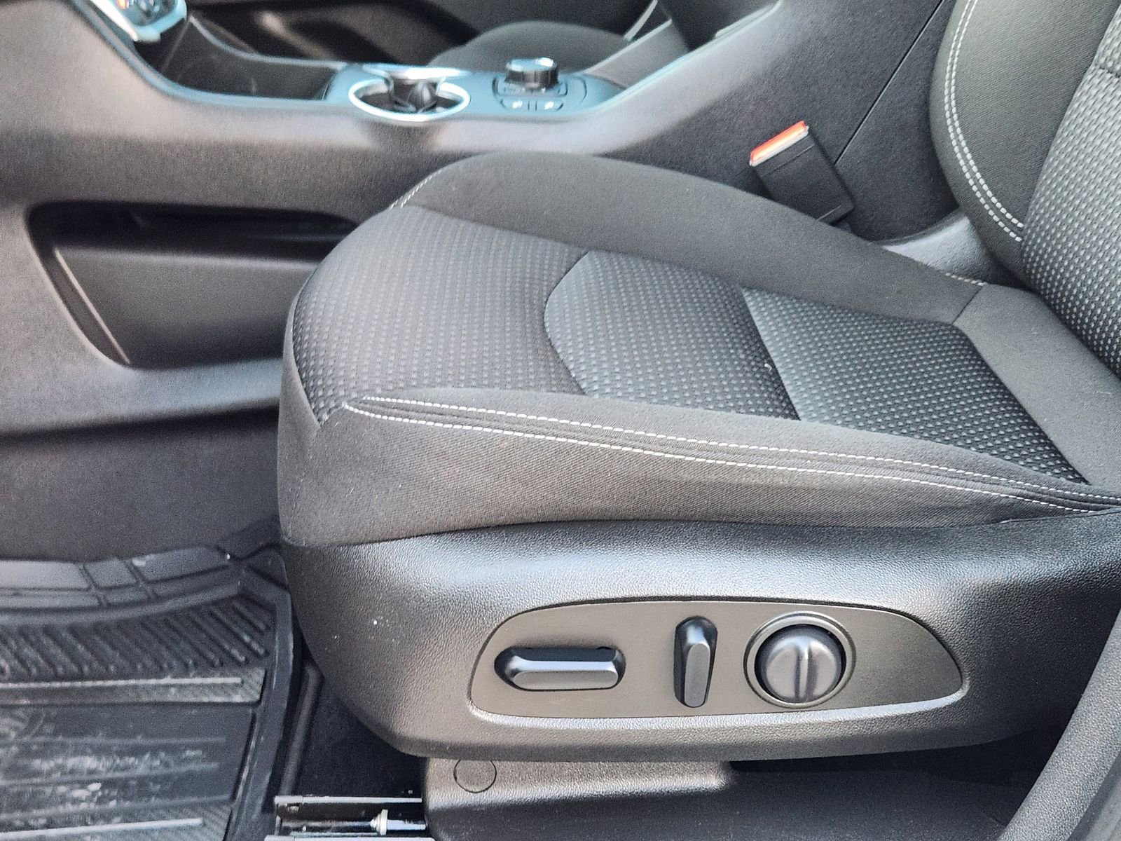 Used 2022 GMC Terrain SLE w/ Driver Convenience Package image 26