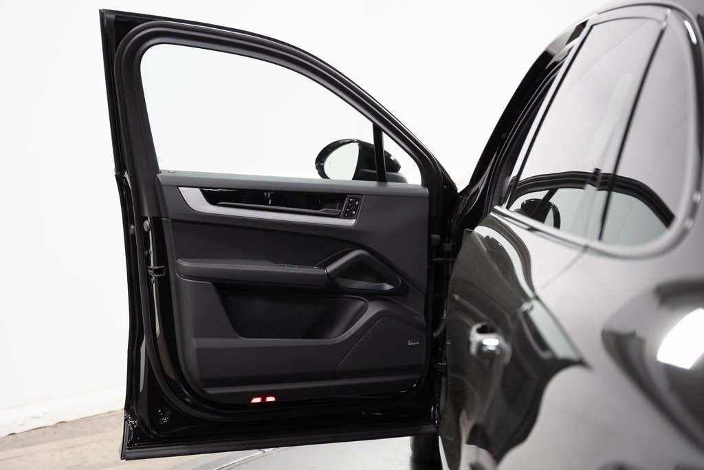 Used 2024 Porsche Cayenne image 15