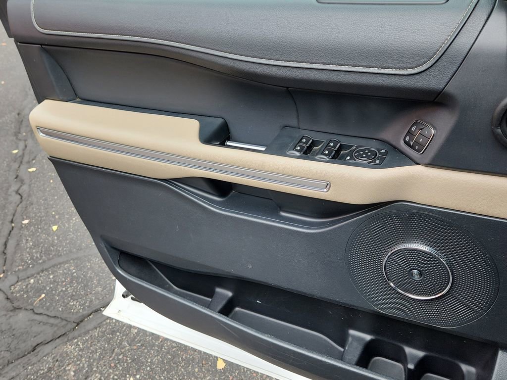 Used 2022 Ford Expedition Max Limited image 6