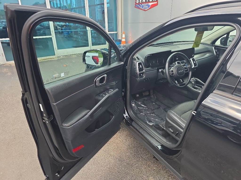 Used 2023 Kia Sorento S w/ Panoramic Sunroof Package FWD image 12